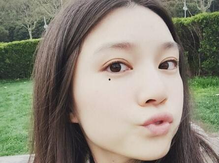 女生发吃瓜的暗示含义,女生“吃瓜”背后的趣味与心理